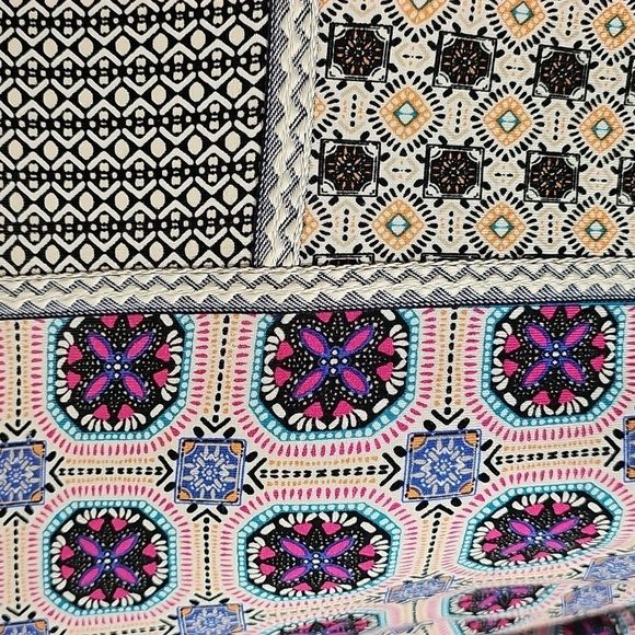 Chico's Blue and White Graphic Boxy Blouse Patch Work Top. Size 2(large).] - Picture 3 of 12